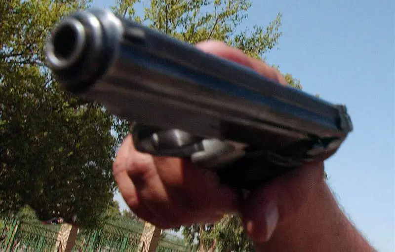Asaltaron a empleado de una quiniela y amenazaron a clienta