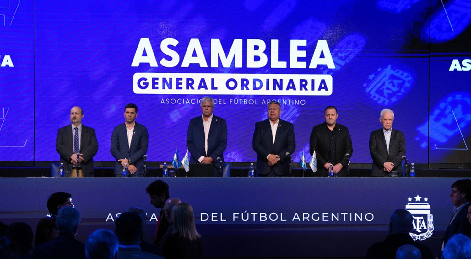 Todo sobre la asamblea en AFA: se anularon los descensos y Tapia fue reelecto