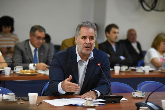 Fujimorazo digital: Milei pretende reemplazar al Congreso por un portal web