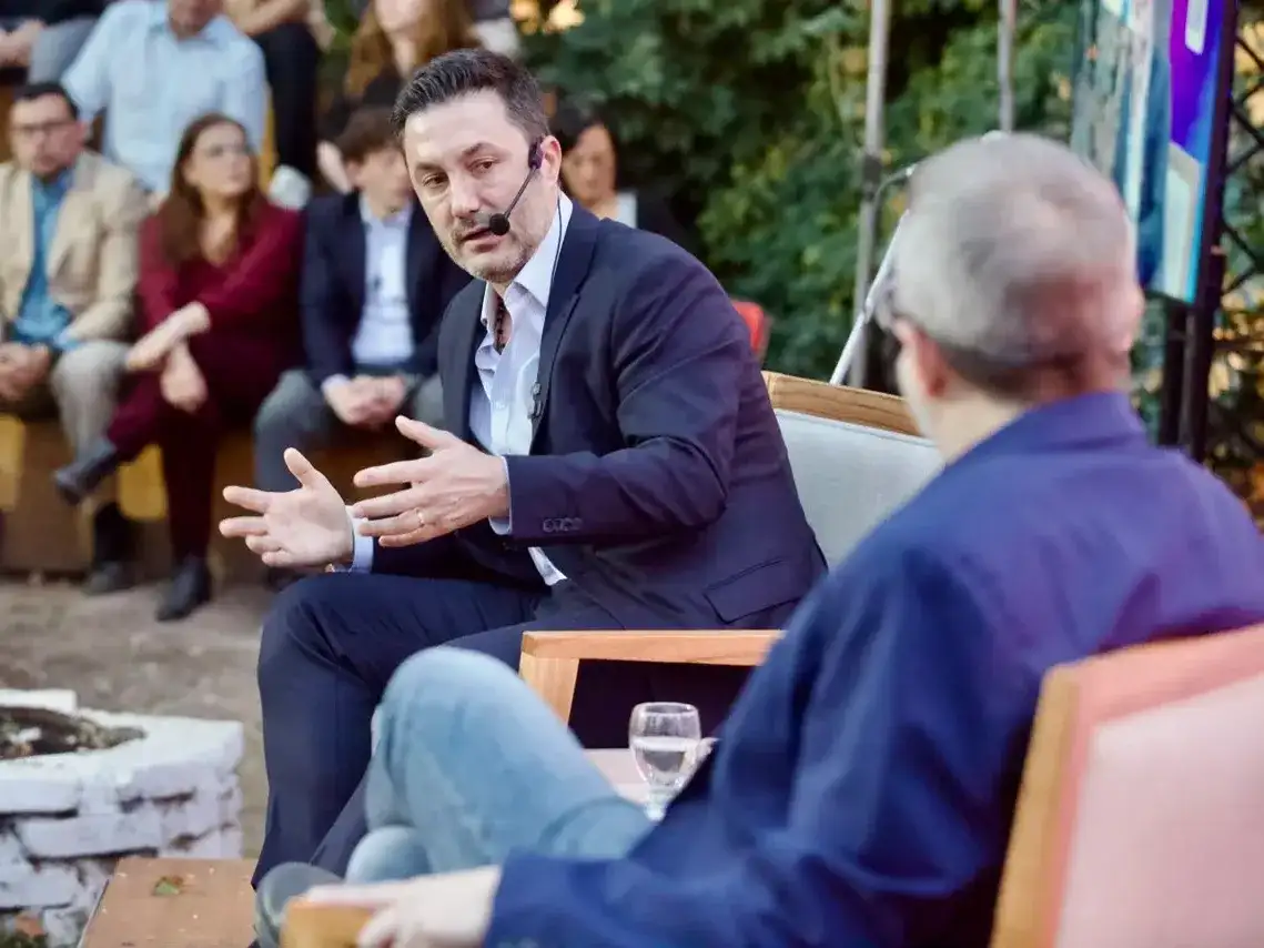 Luis Petri junto al economista e historiador Diego Valenzuela en la Fundación Mendocinos por el Futuro. Foto: Gentileza