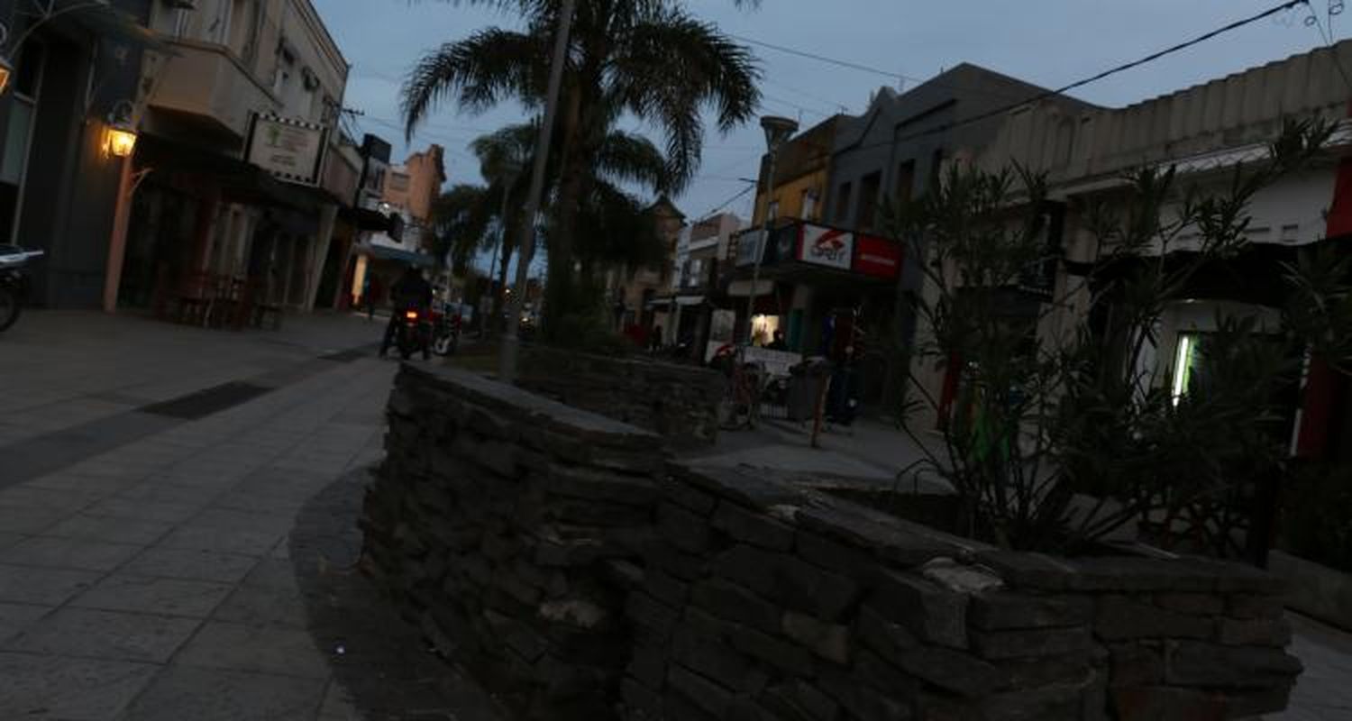 Chau a la Peatonal: Permitirán la “libre circulación” de vehículos