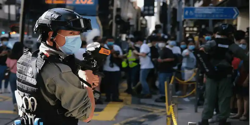 Arrecian protestas en Hong Kong pese a ley de Seguridad que aplica cadena perpetua
