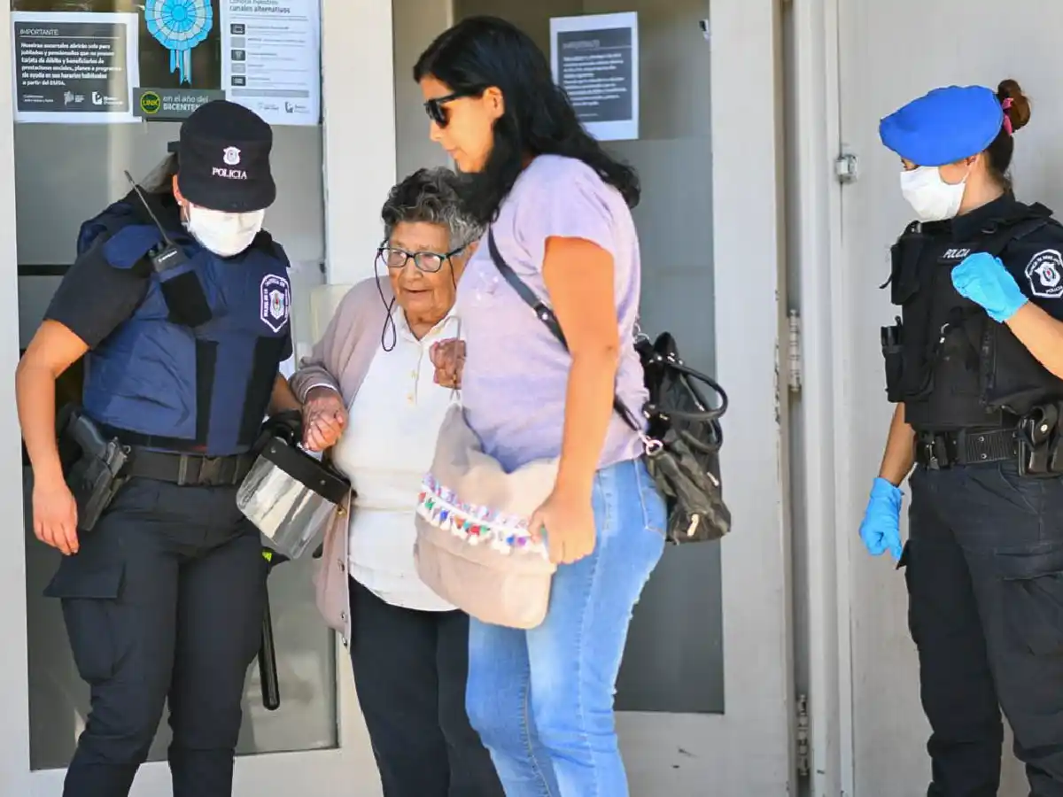 Mañana los bancos atenderán jubilados con haberes pendientes y DNI terminados en 2 y 3