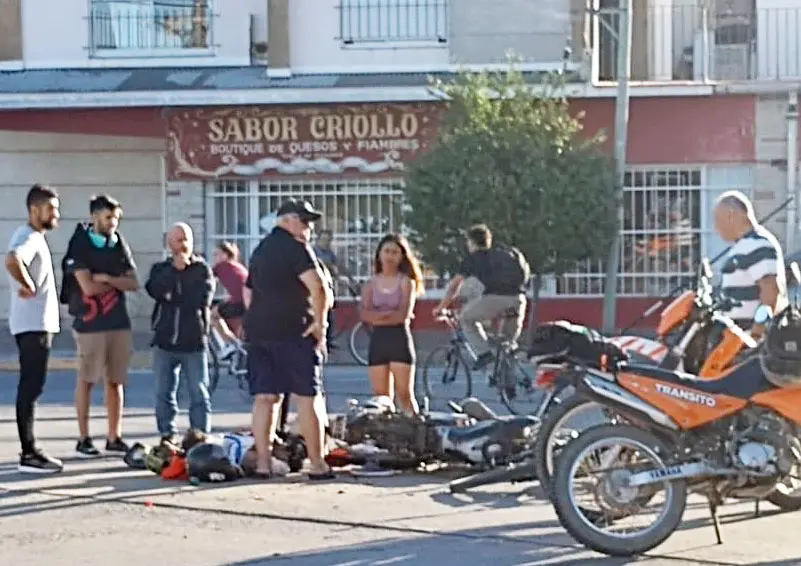 Dos motociclistas internados tras accidentes