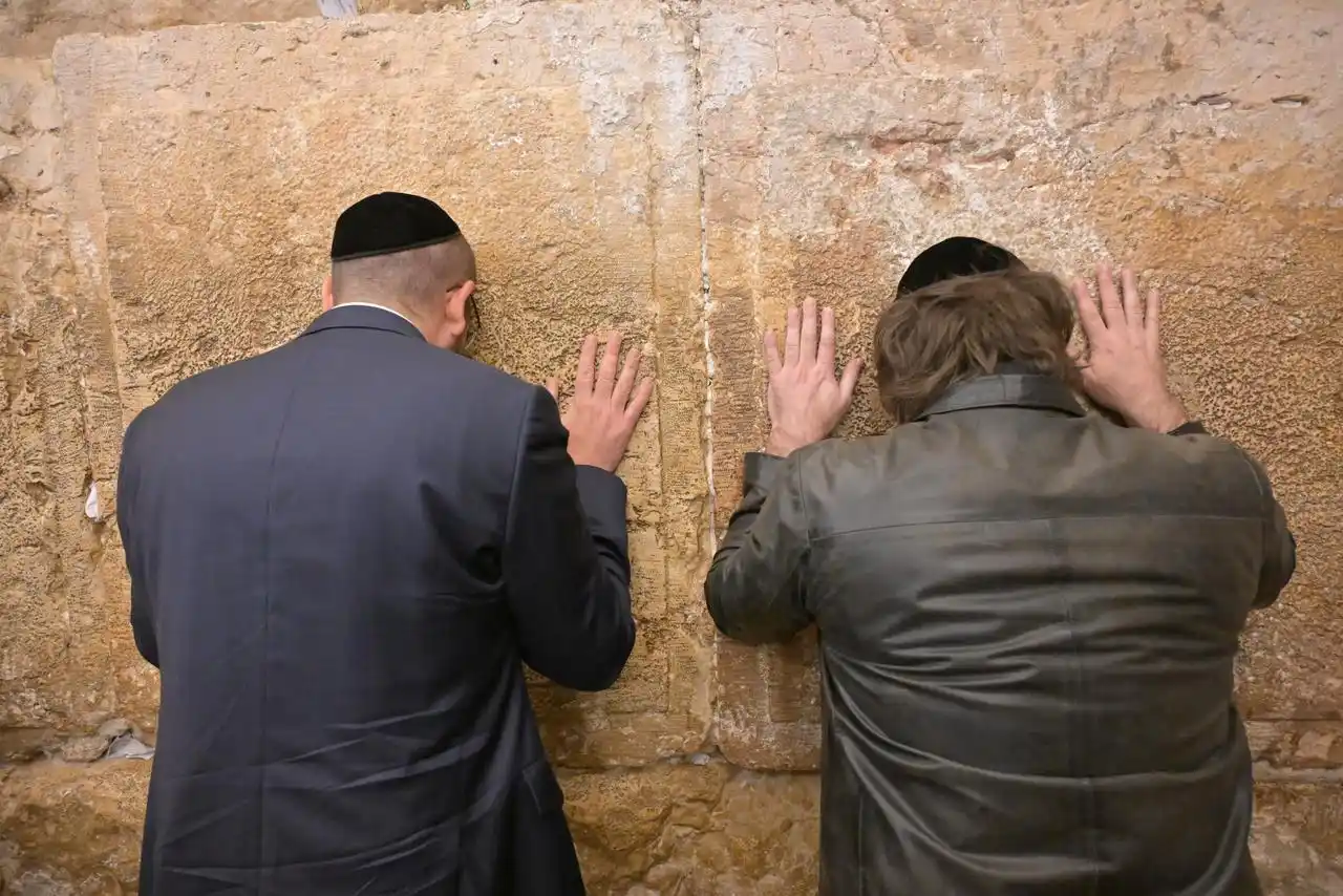 El presidente Javier Milei visitó el Muro de los Lamentos, en Jerusalén, Estado de Israel.