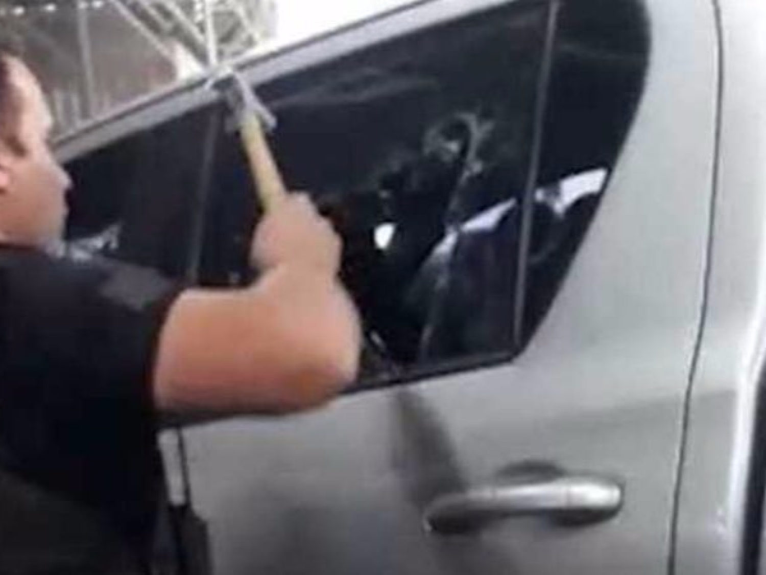 Niño de 3 años estuvo encerrado en una camioneta y fue rescatado por la policía