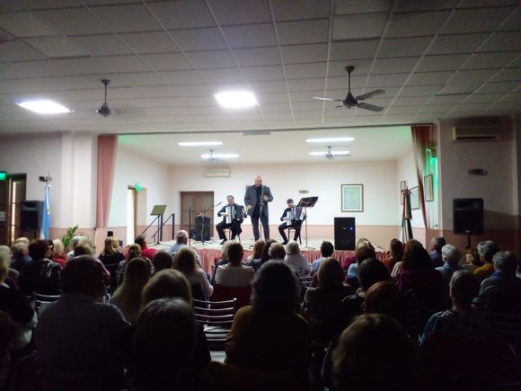 Domingo con música de Italia