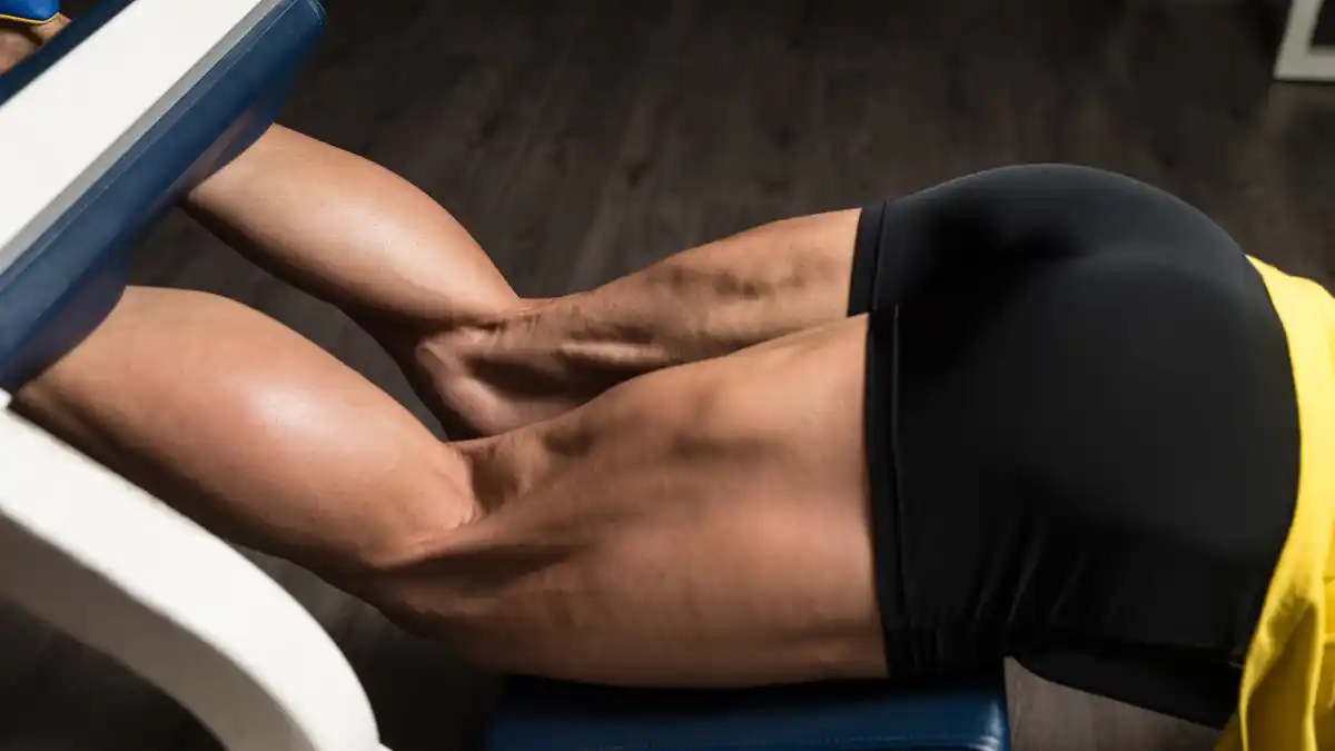 Los isquios de tus piernas pueden fortalecerse con este ejercicio