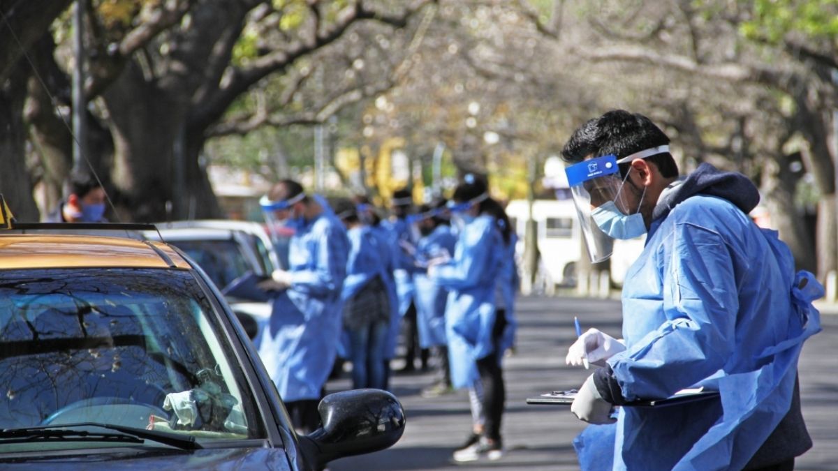 Testeos: convocan a estudiantes de Medicina y Bioquímica para ser voluntarios
