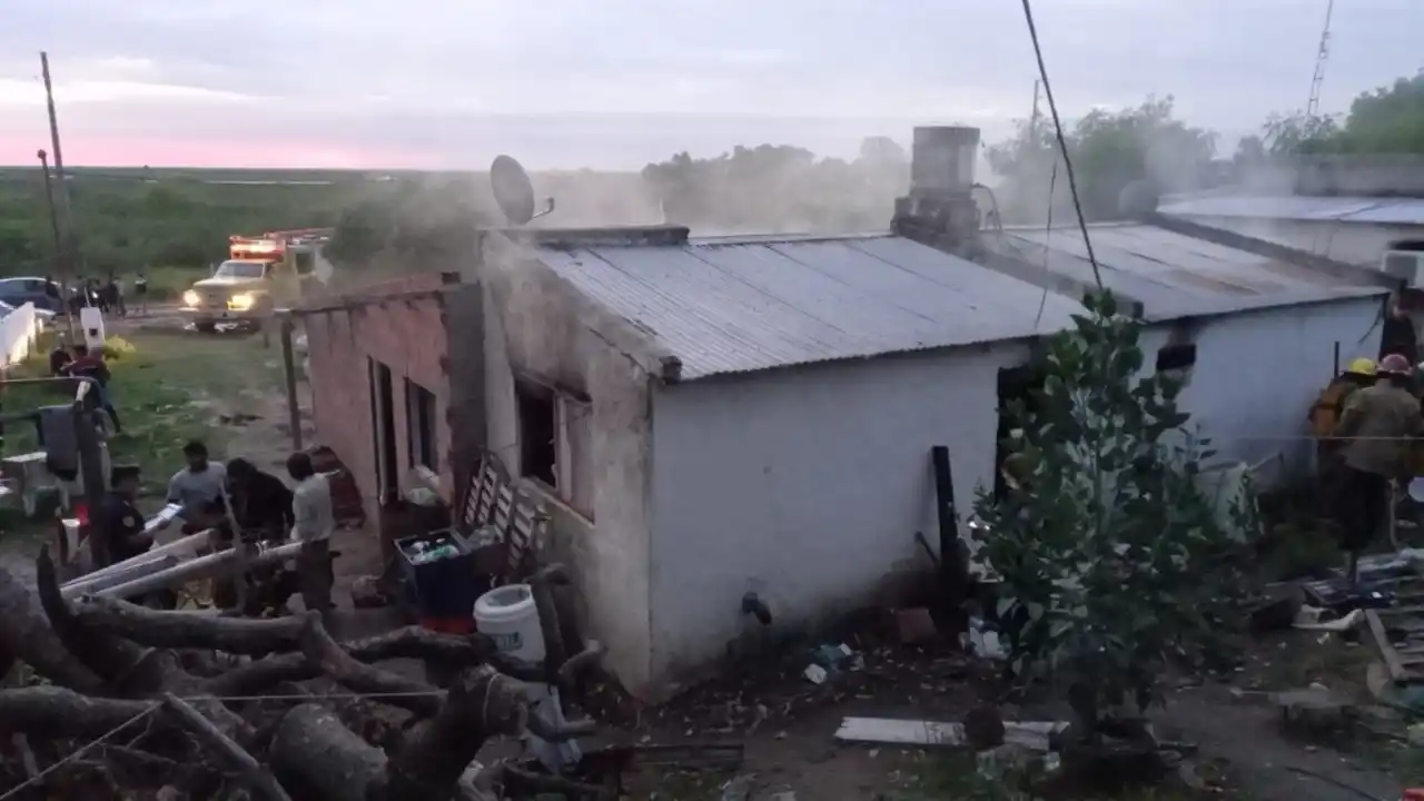 Importantes pérdidas materiales al incendiarse una vivienda