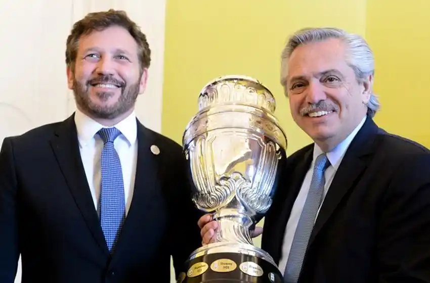 Alberto Fernández recibió a Chiqui Tapia y Alejandro Domínguez