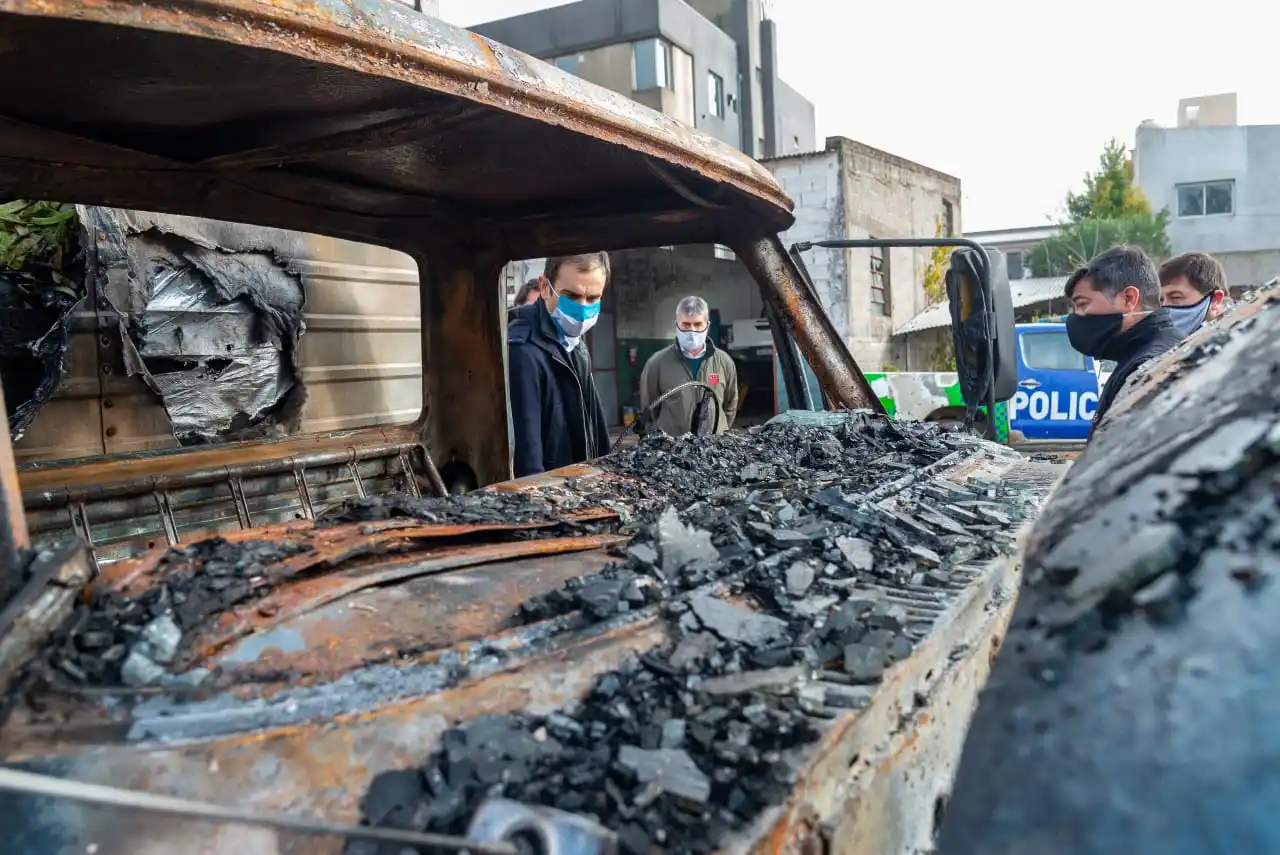 Junín: Cómo está quedando la camioneta incendiada al vecino por dar positivo de COVID-19