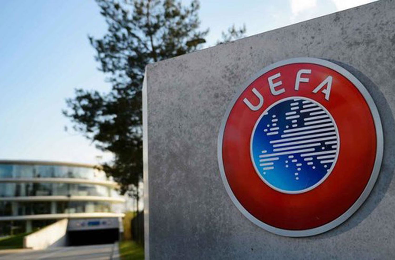 La UEFA tiene como prioridad terminar las ligas y definió cómo hacerlo