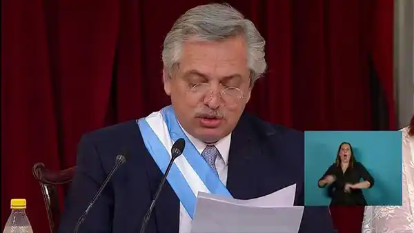 El nuevo presidente se imagina con un neo Néstor Kirchner, tamizado por la figura de Alfonsín