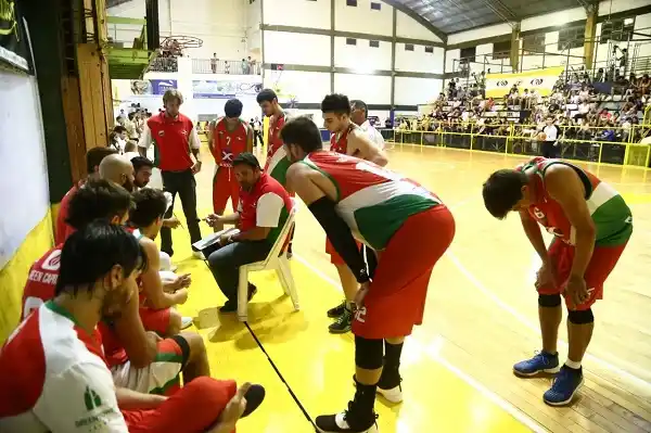 Neptunia busca seguir arriba y Racing va por la recuperación