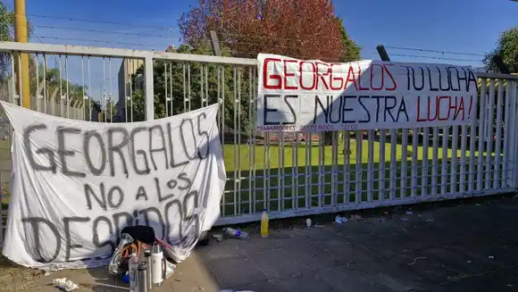 Sigue el conflicto por despidos en Georgalos: trabajadores cortan Thames y Panamericana para exigir reincorporaciones