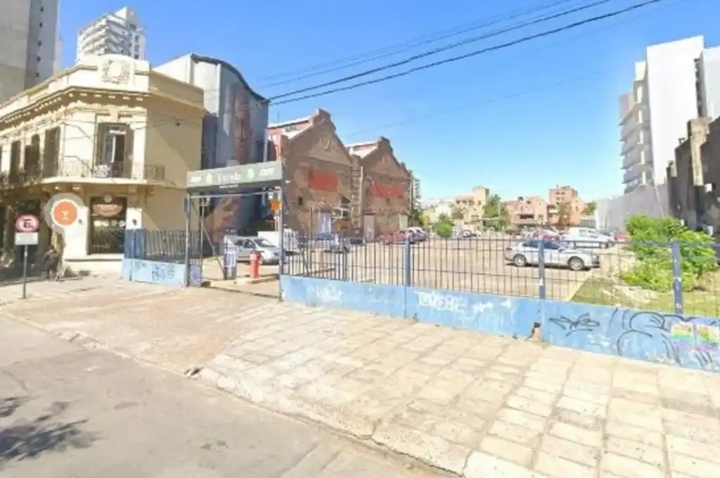 Hasta el momento la camioneta no fue hallada.