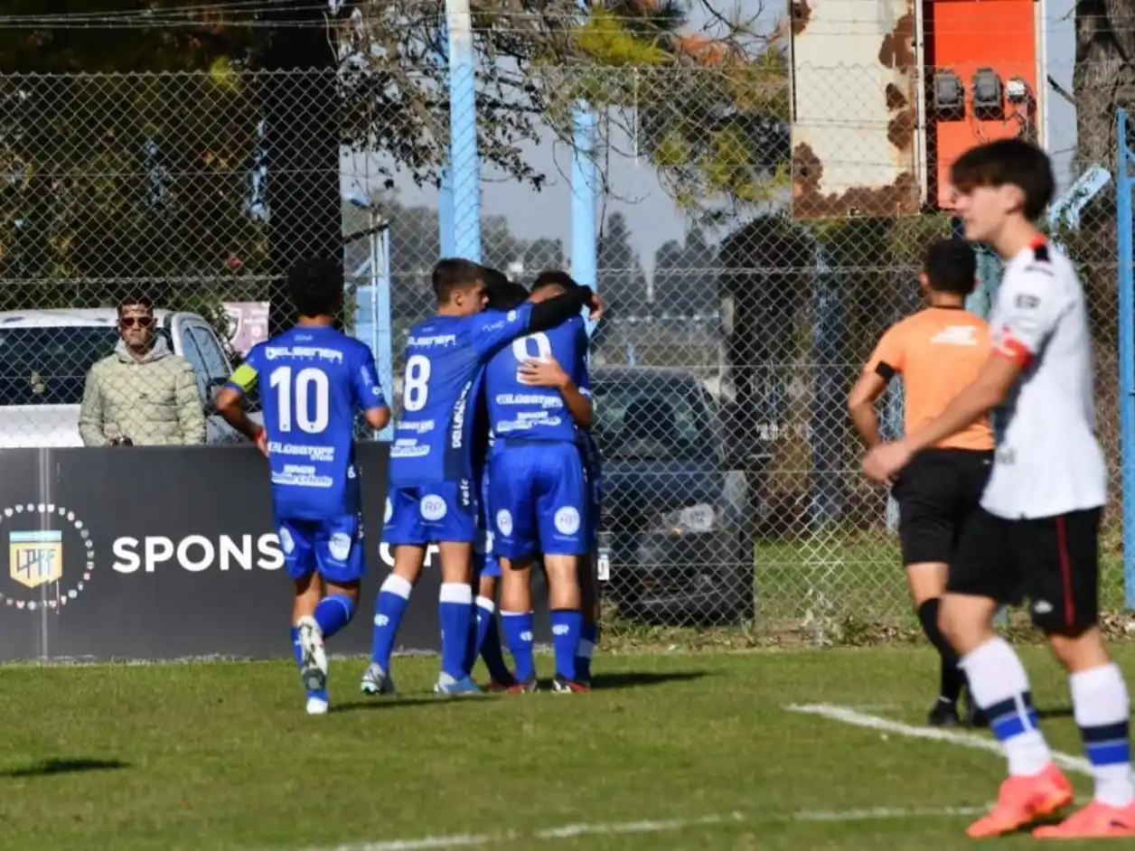 Los Juveniles de la Crema juegan por los octavos de final.Foto:Prensa AR