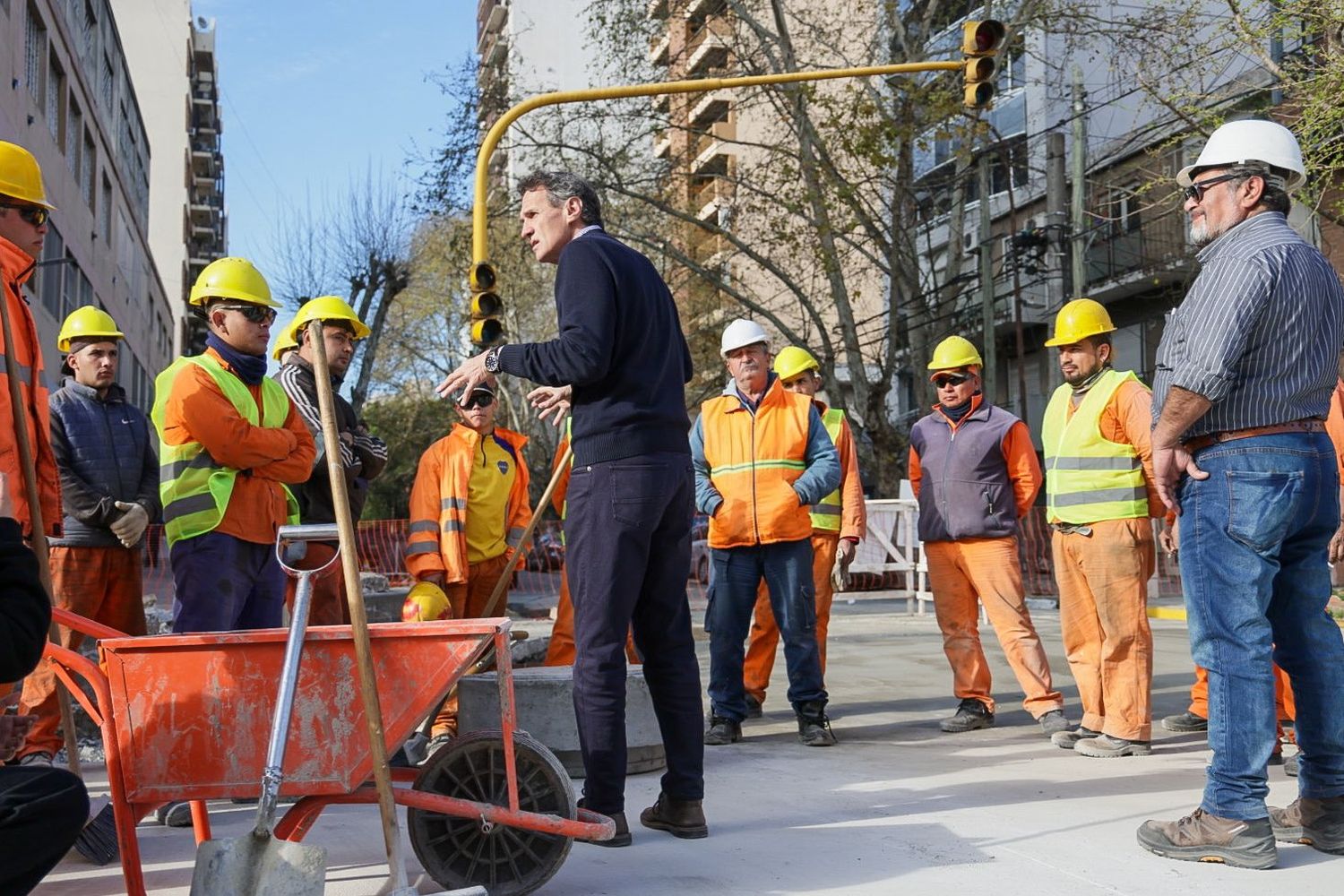 El Gobierno realizó hoy un paro activo en la obra pública para protestar