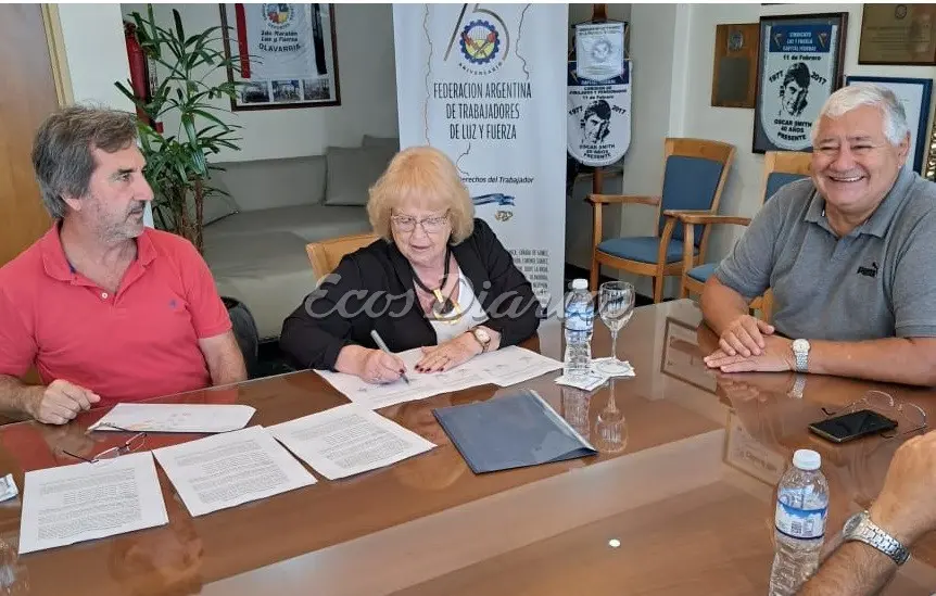 Acuerdo. Entre representantes de la UPC y la Federación Argentina de Luz y Fuerza