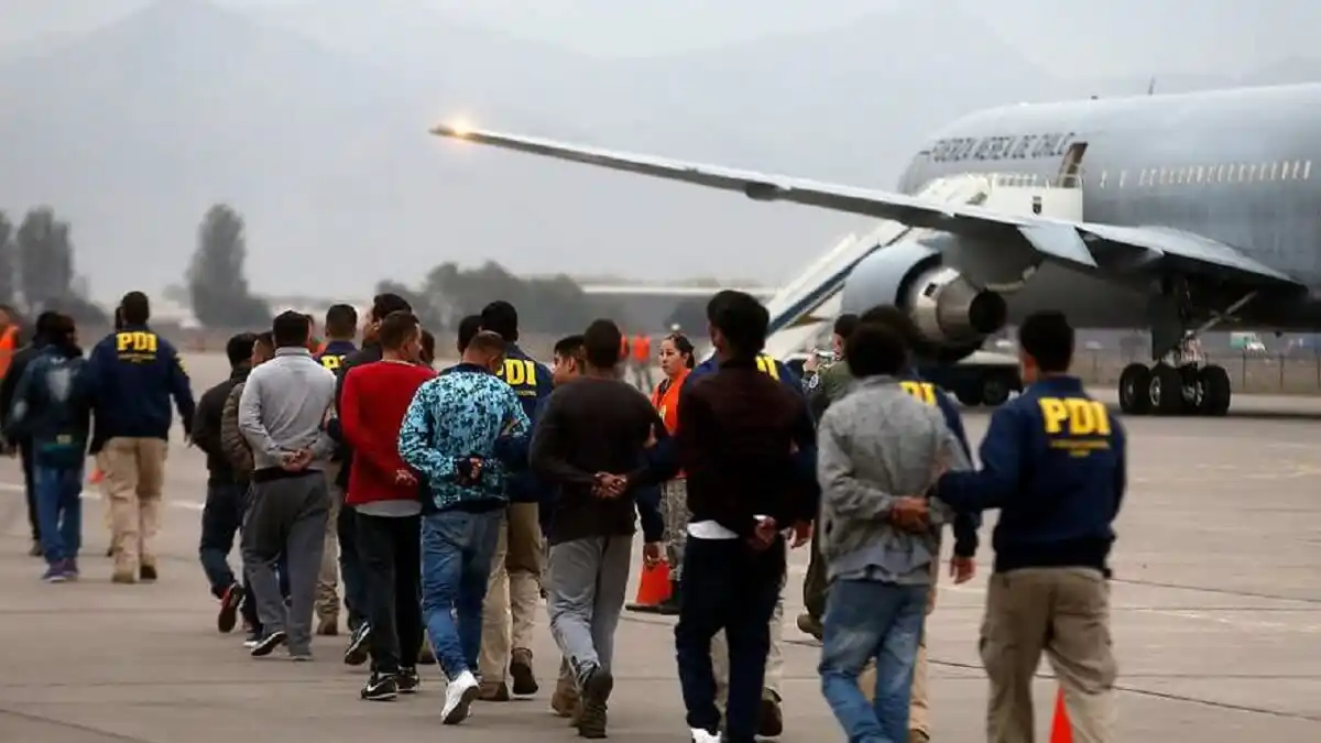 CHILE DEVUELVE MÁS MIGRANTES ILEGALES: alista vuelos para Venezuela y otros países