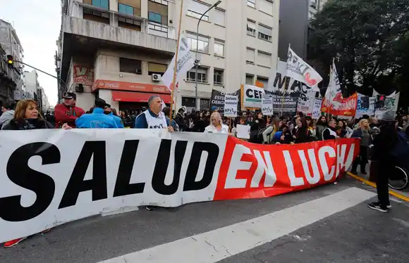 Los trabajadores del Garrahan anunciaron dos nuevos paros y convocaron a una marcha federal