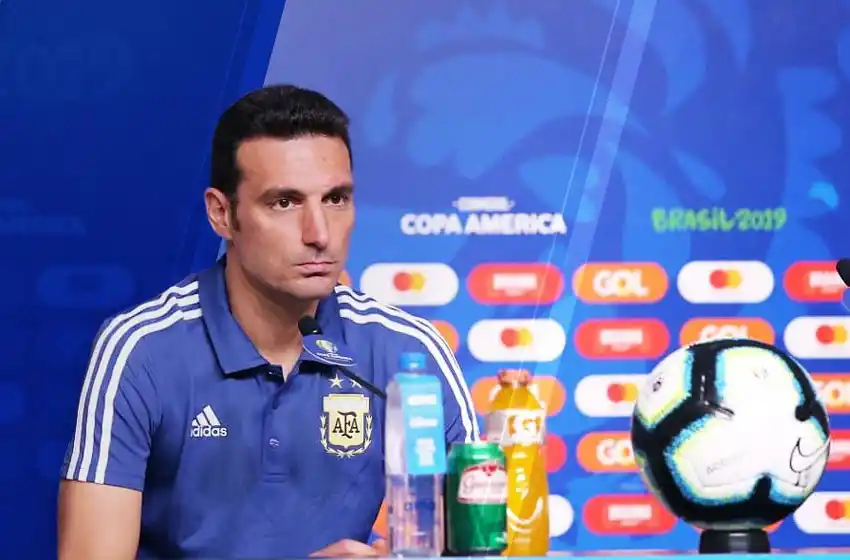 Scaloni, en contra de Conmebol: «Jugamos contra setenta mil hinchas y ocho tipos de negro»