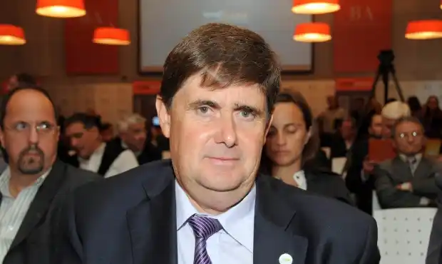 Intendente de San Cayetano otorga bono a los municipales para que puedan pagar la boleta del gas