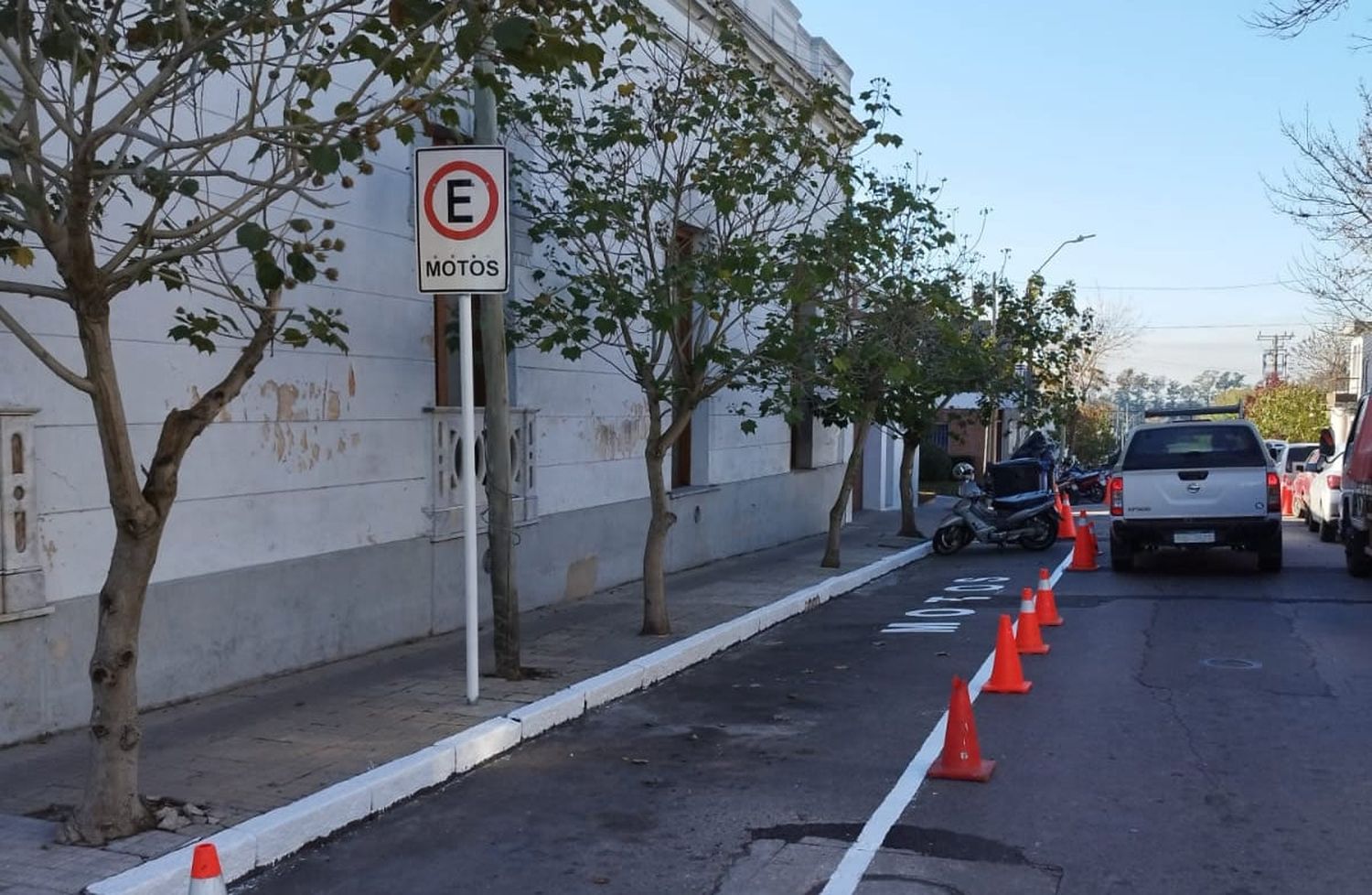 Un motociclista protagonizó una persecución en el centro cuando atropelló a un inspector para escapar de un control