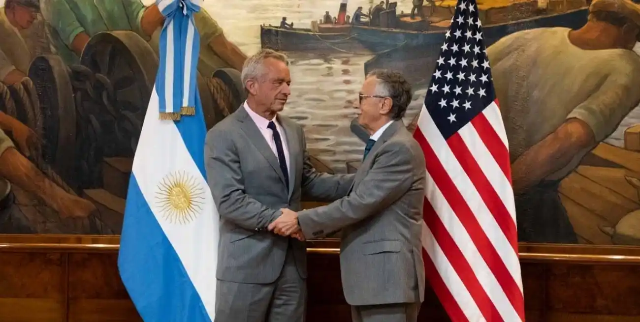 Mario Lugones junto a Robert F. Kennedy Jr. Crédito: Prensa Salud