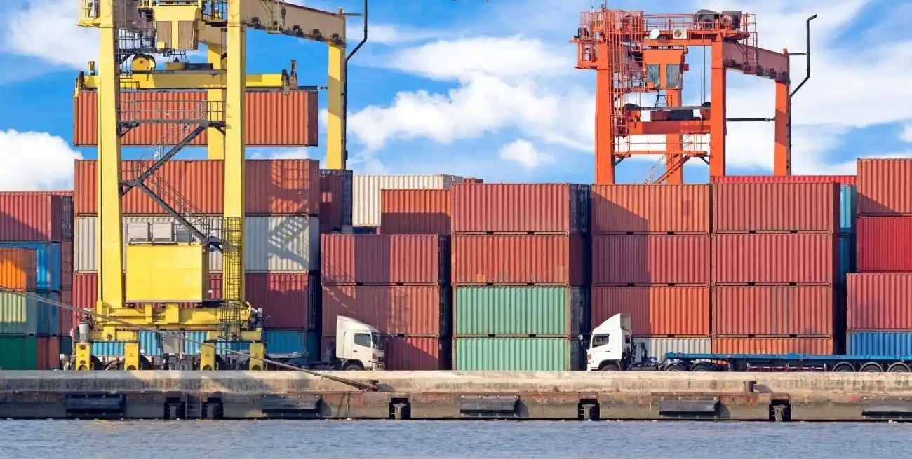 "El decreto modifica la nomenclatura del comercio exterior y desregula la importación de bienes usados, poniendo en riesgo miles de puestos de trabajo, un pilar fundamental de la economía santafesina", advierte el gremio.