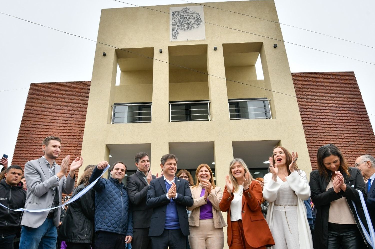 Los Toldos: Kicillof encabezó acto por el aniversario del natalicio de Eva Perón e inauguró una Casa de la Provincia