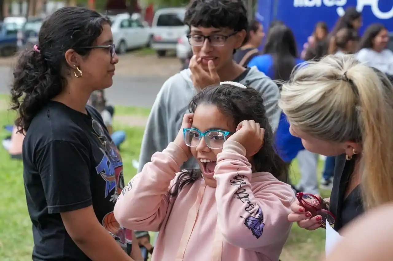 Santa Fe Acá y Ver para Ser Libres: más de 4.200 lentes entregados para mejorar la vida y el aprendizaje de chicos en toda la provincia