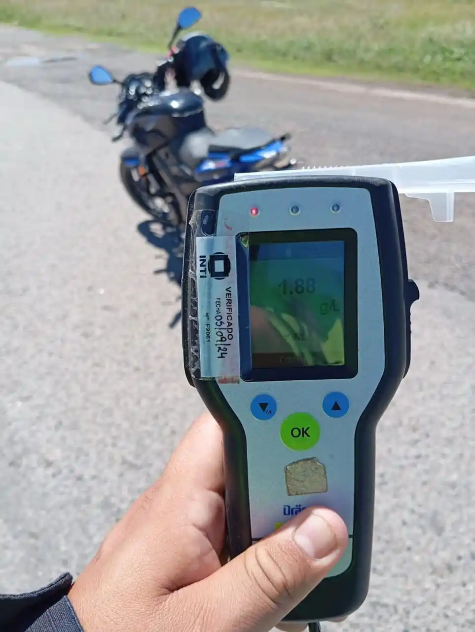 A un motociclista le dio 3 grs de alcohol en sangre.