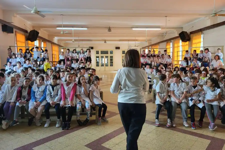 Charla en la escuela Centenario de Rafaela