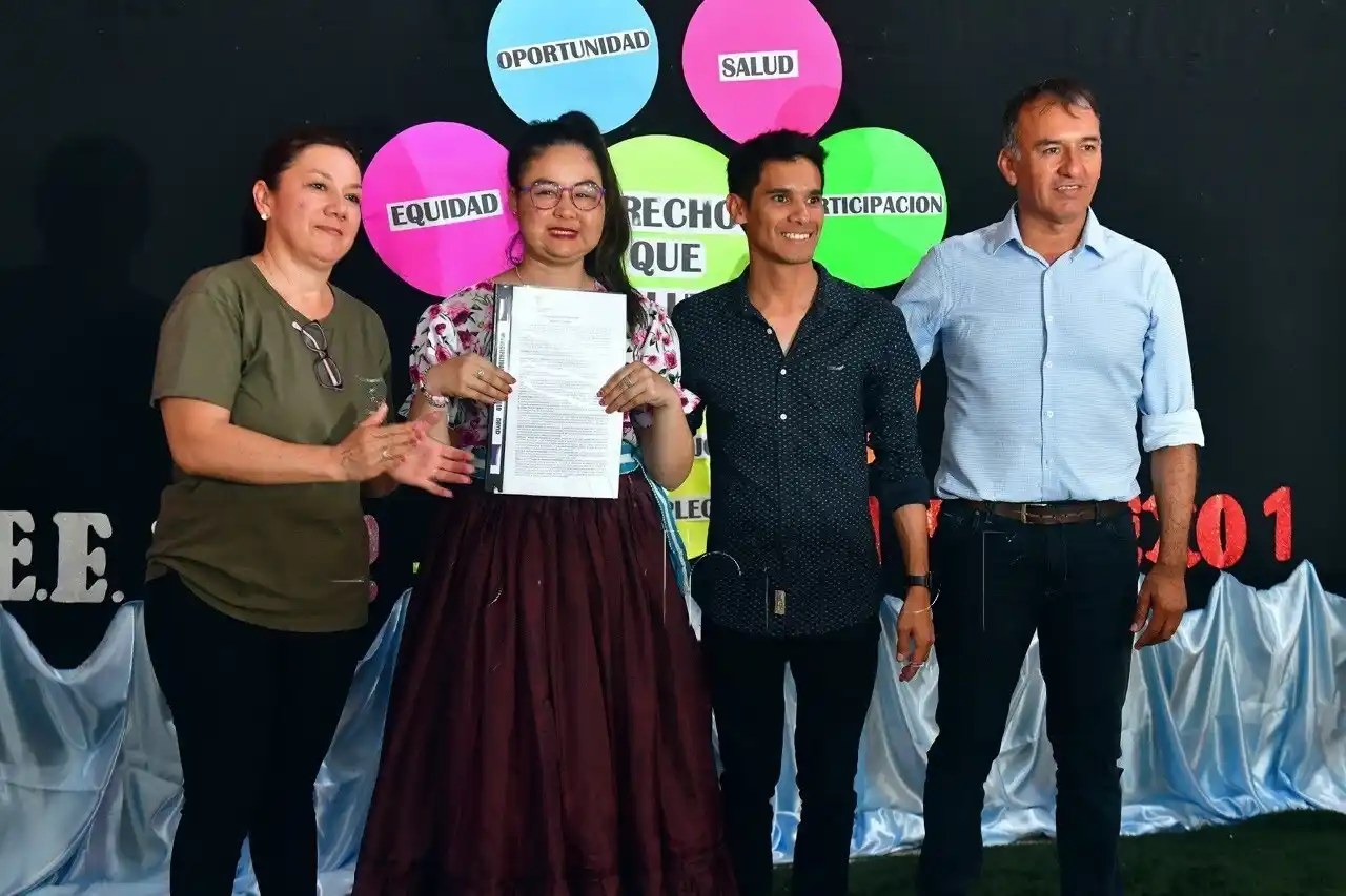 Alumnos de escuelas especiales firmaron contrato para trabajar en Municipalidades