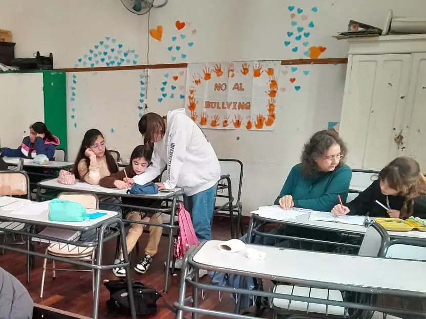 Los jóvenes se preparan para los desafíos matemáticos. (Foto archivo).