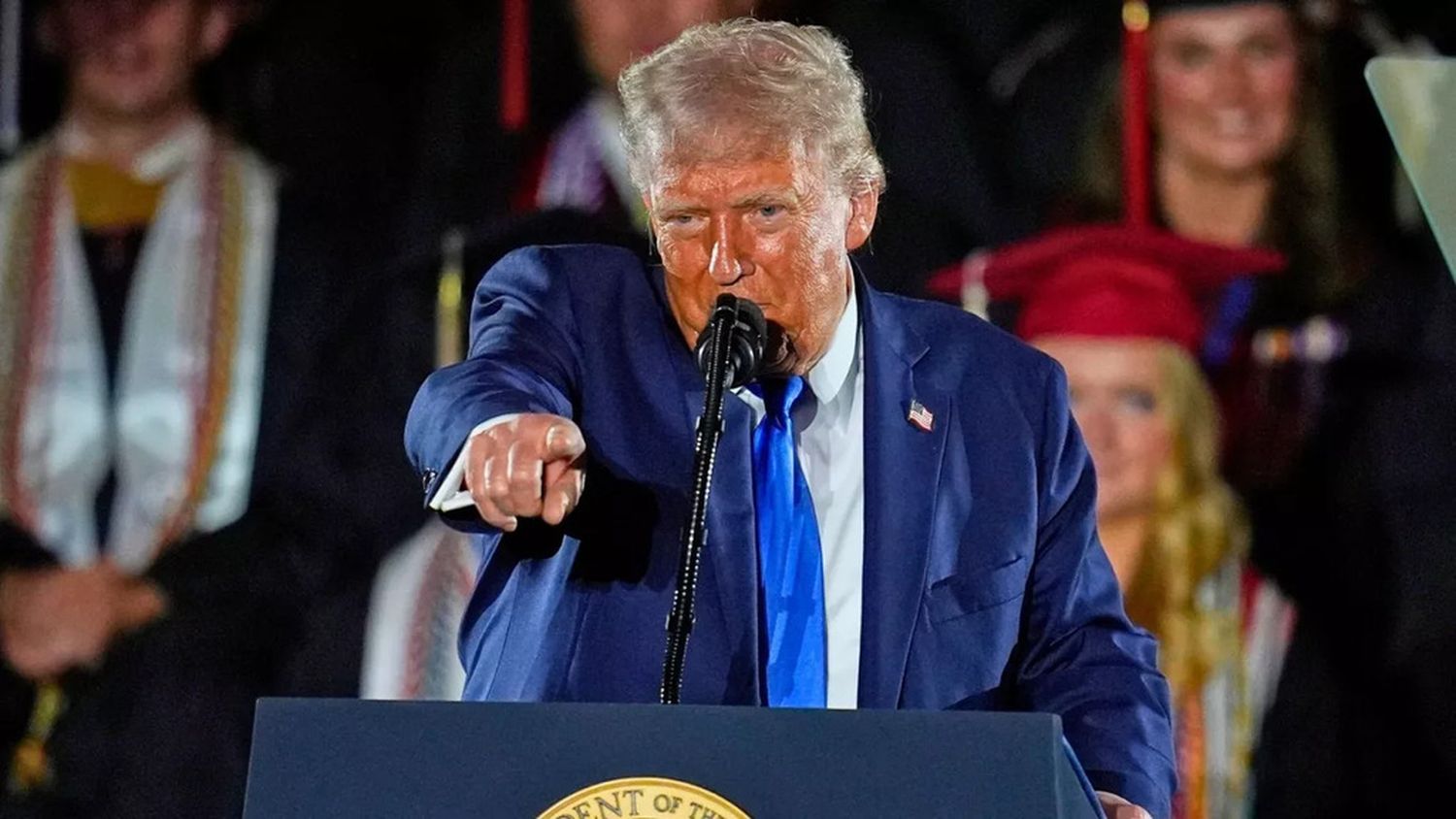 EEUU pagará US$1.000 a migrantes que se autodeporten: Trump defendió la medida y apuntó a los "criminales"