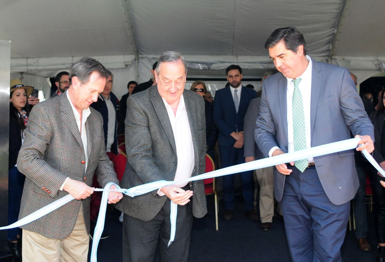 Con gran concurrencia de expositores y por segunda vez en el año, se inauguró la Expotan