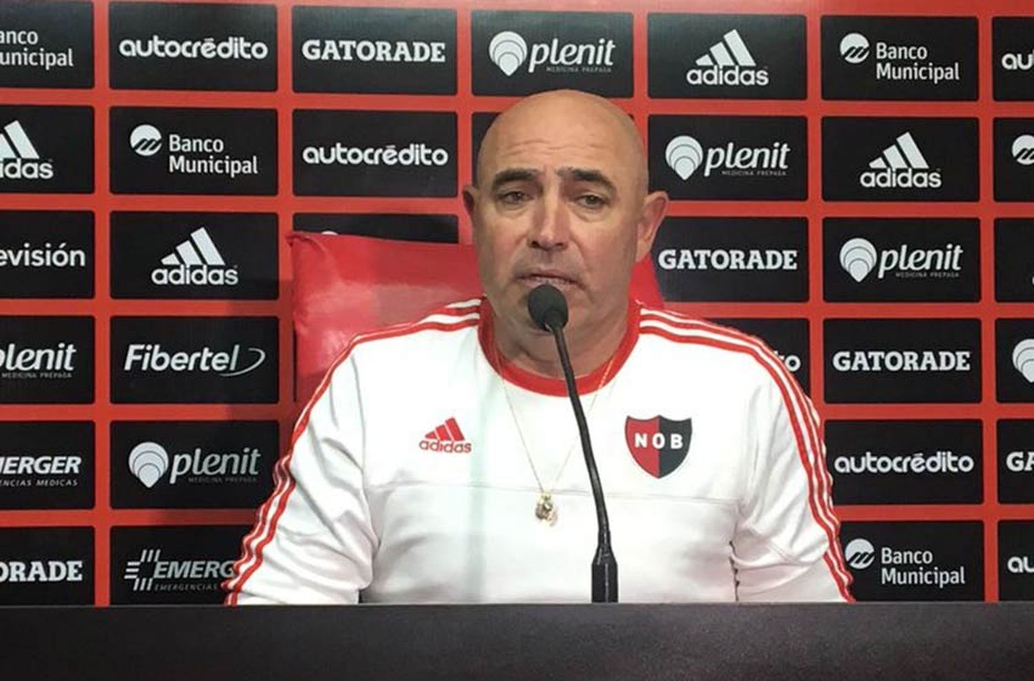 Llop: «No vamos a modificar algo por el rival»