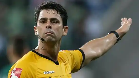 El árbitro VAR de River-Vélez había sido suspendido en Brasil por mal manejo de la tecnología