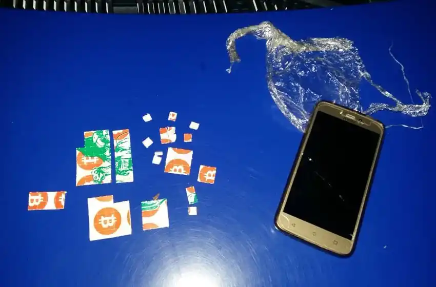 Aprehendieron a un joven con cartones de LSD en Plaza Pueyrredon