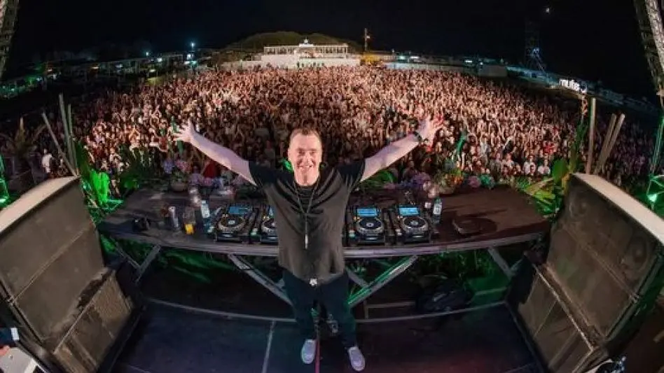 El Dj Nick Warren suspendió su show en Mr Jones 
