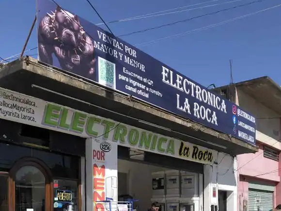 Video: Violento robo en una casa de electrodomésticos en San Francisco Solano donde le apuntaron a una nena y su madre