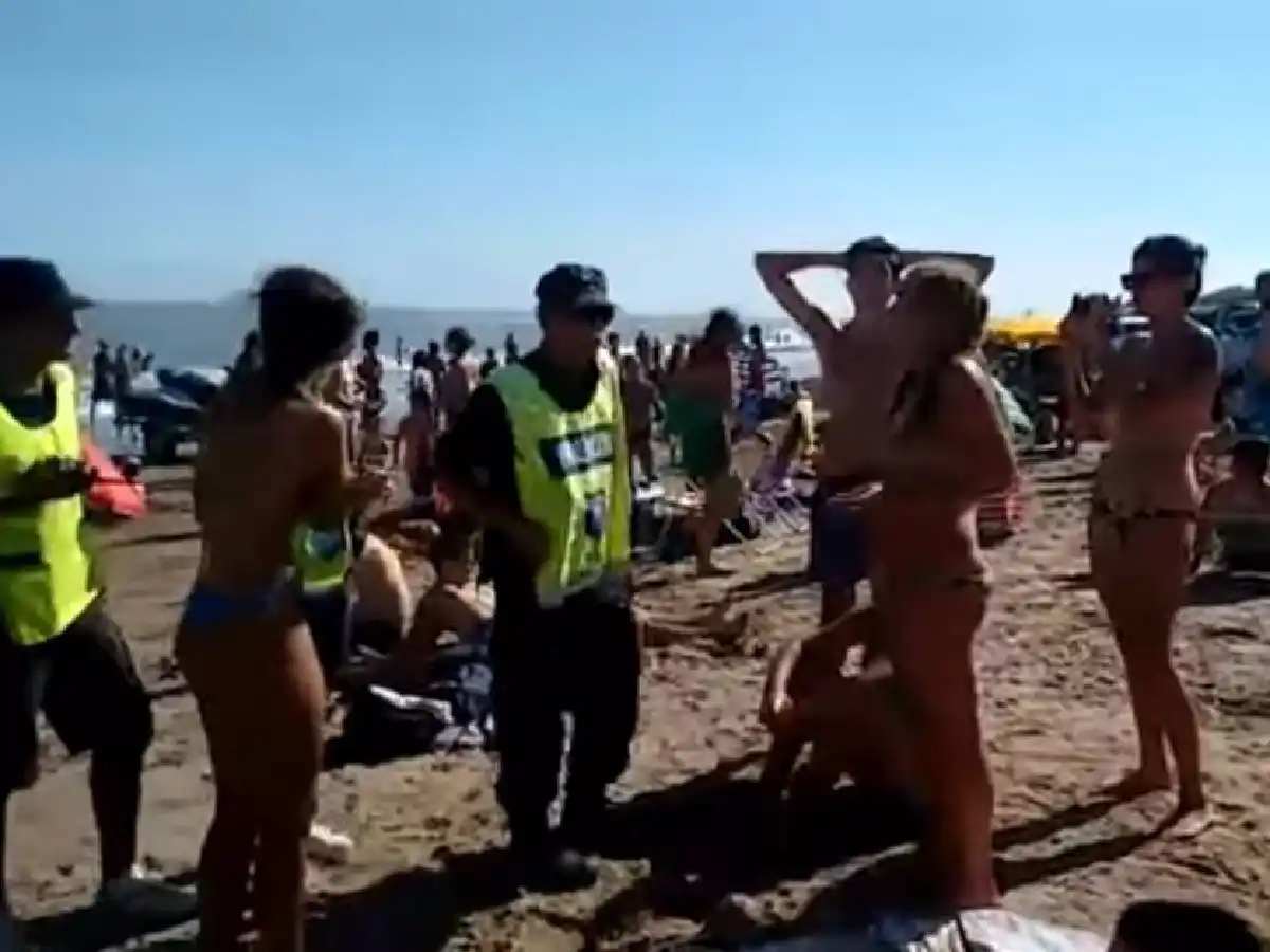 Para la Justicia de Necochea, el topless no es delito: no sancionarán a las mujeres que lo hicieron