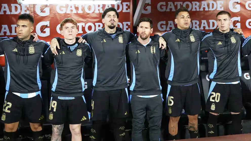 La baja en defensa que tendrá Lionel Scaloni para el duelo de la Argentina ante Colombia