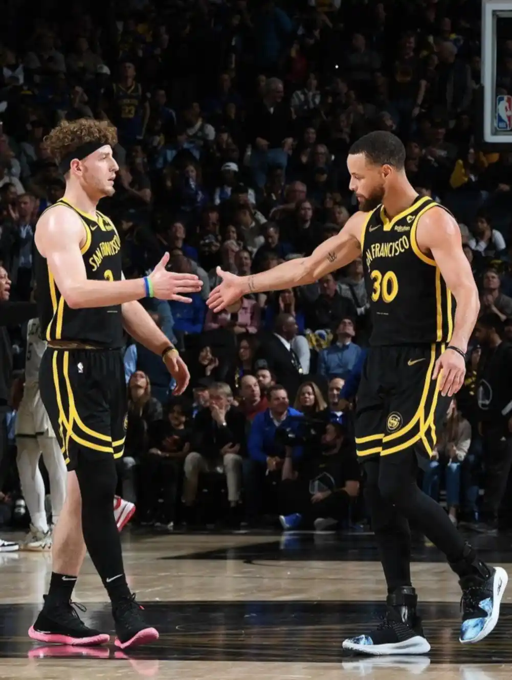 Los Warriors confirman la lesión de Stephen Curry: ¿cuánto se ausentará?