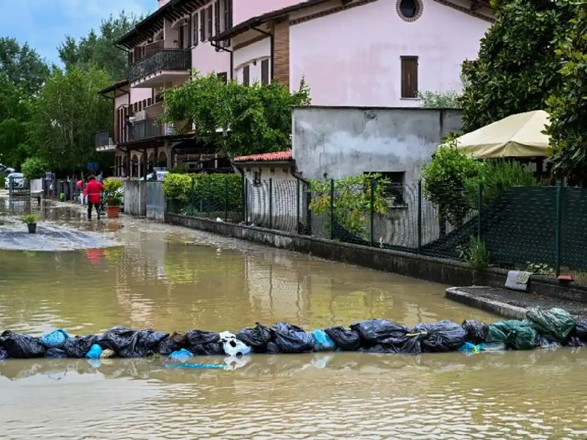 Nueve muertos y más de 10 mil evacuados por las inundaciones en Italia