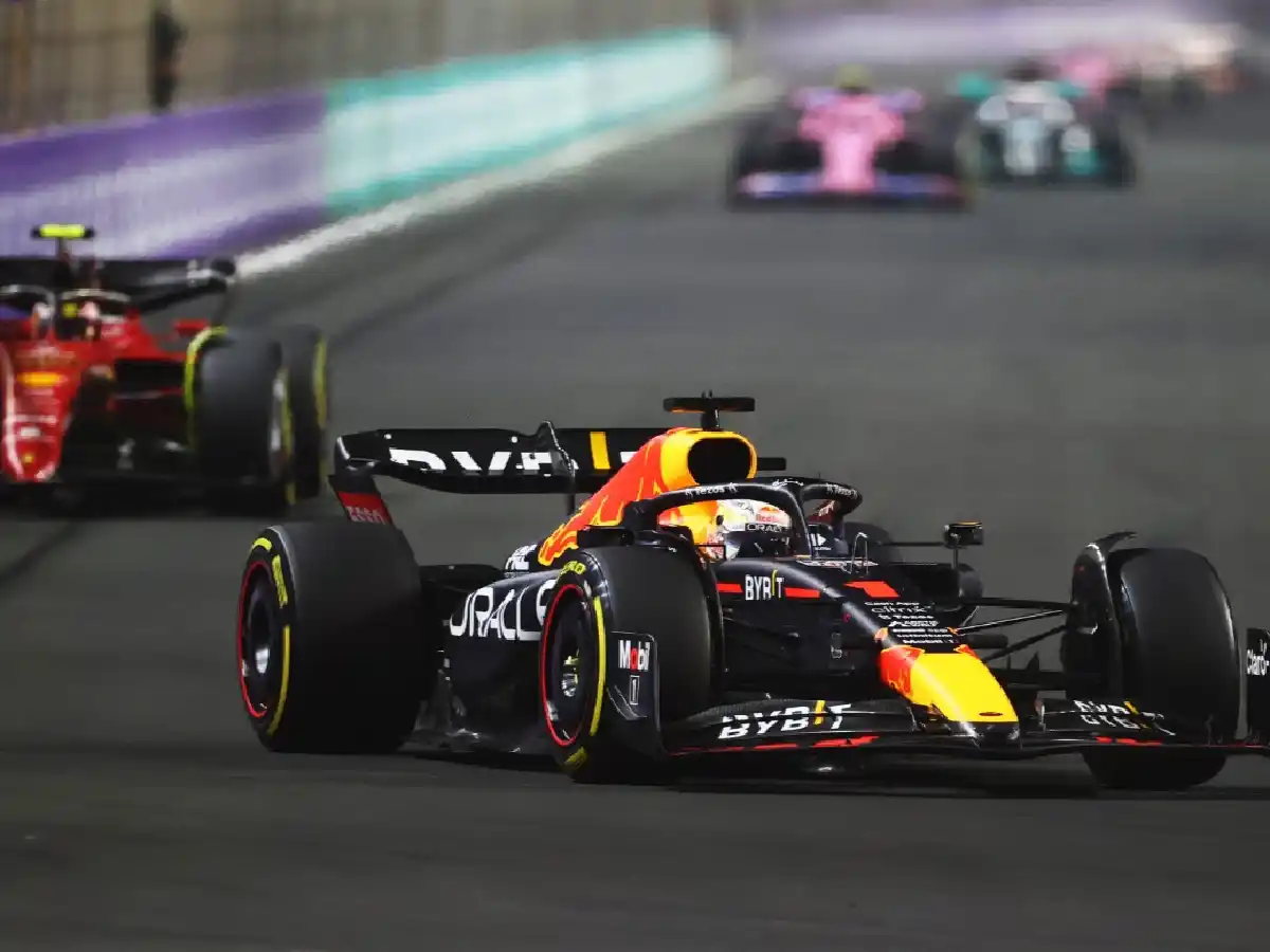 Verstappen se impuso en Arabia Saudita 