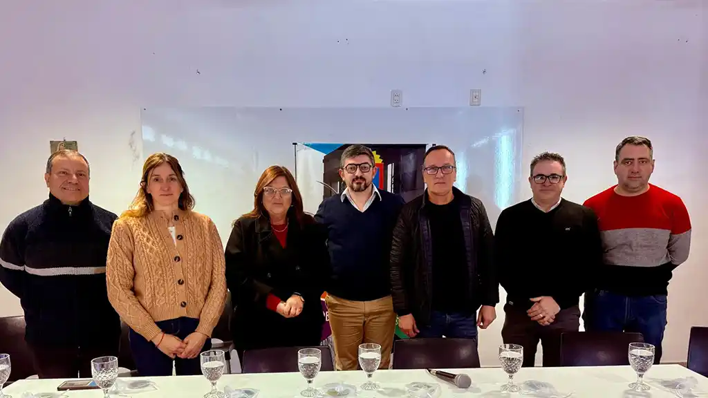 Intendentes y representantes de la empresa Morteros anunciaron la nueva línea de colectivos que unirá las localidades